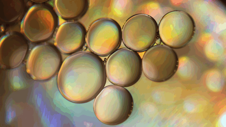 Abstract image of oil droplets representing Nano CBD technology and enhanced absorption